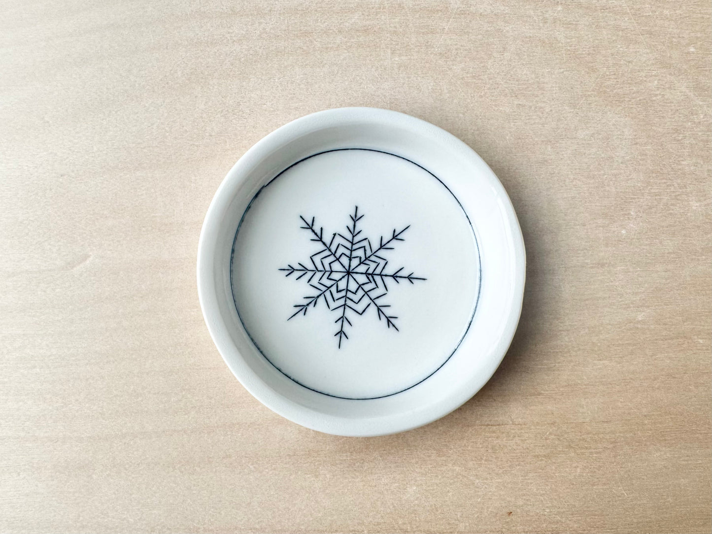 Snowflake Teeny Round Dish