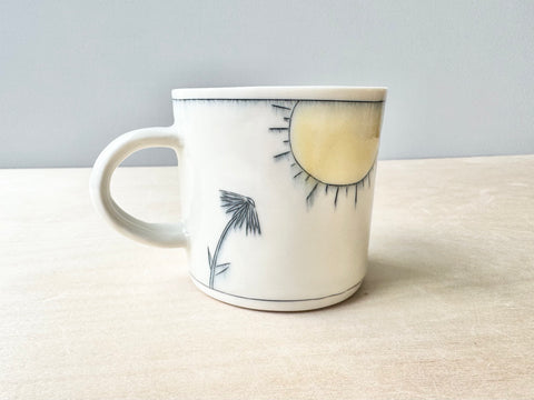 Hug & flower w/sun mug (12 oz)
